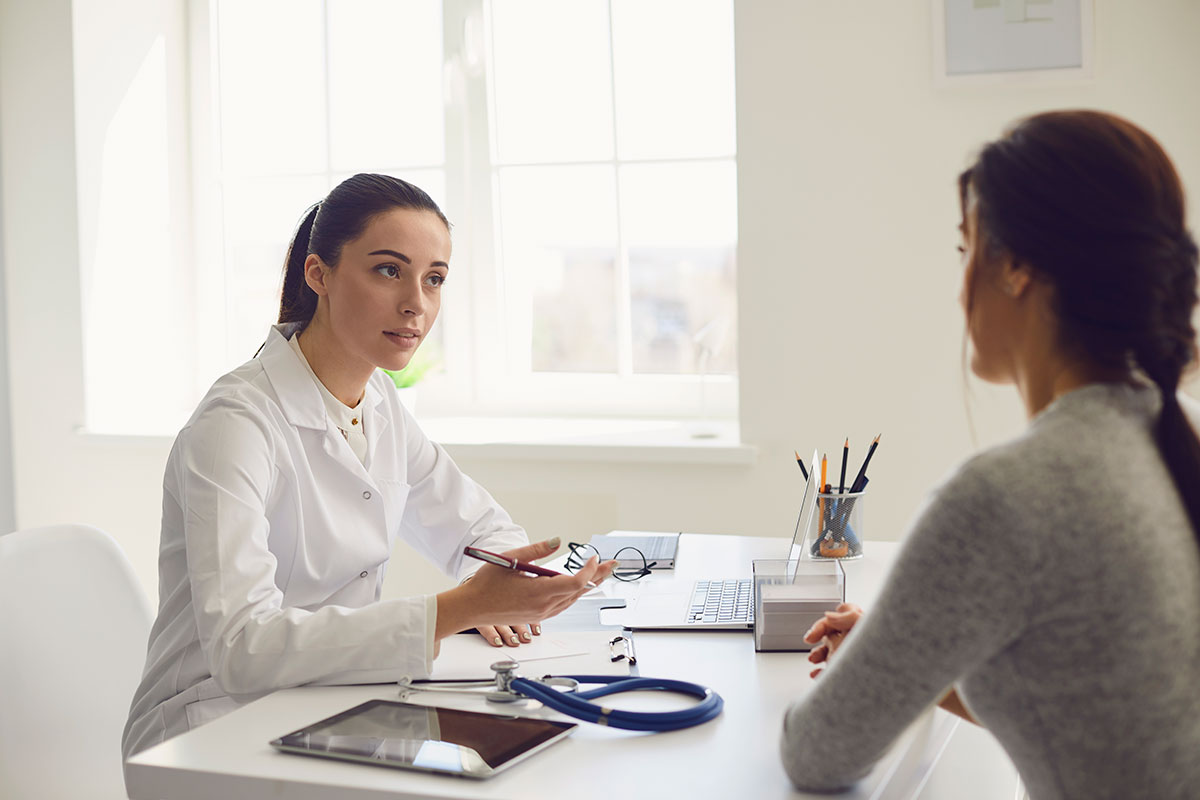 Jak rozmawiać o objawach z lekarzem POZ lub neurologiem => Stoper.SM